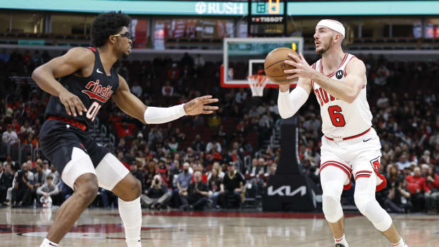 Chicago Bulls guard Alex Caruso (6) shoots against Portland Trail Blazers guard Scoot Henderson (00) during the first half at United Center.