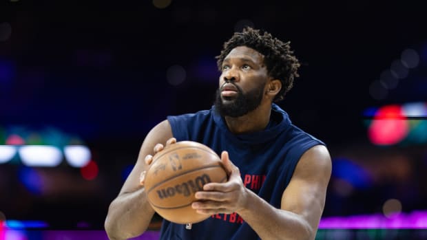 Joel Embiid gets an update from Nick Nurse ahead of the Sixers' matchup against the Suns.