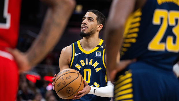 Indiana Pacers guard Tyrese Haliburton (0) shoots the ball from the free throw line.