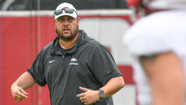 Razorbacks tight ends coach Morgan Turner after Monday morning's practice