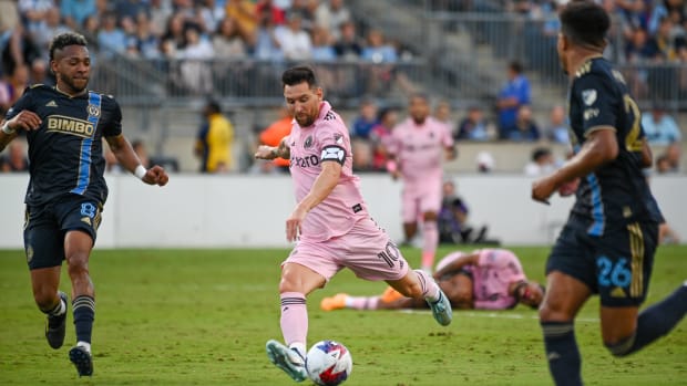 Messi vẽ siêu phẩm, Inter Miami hiên ngang tiến vào chung kết Leagues Cup 1 Watch long-range Lionel Messi goal against Philadelphia Union - Futbol on FanNation