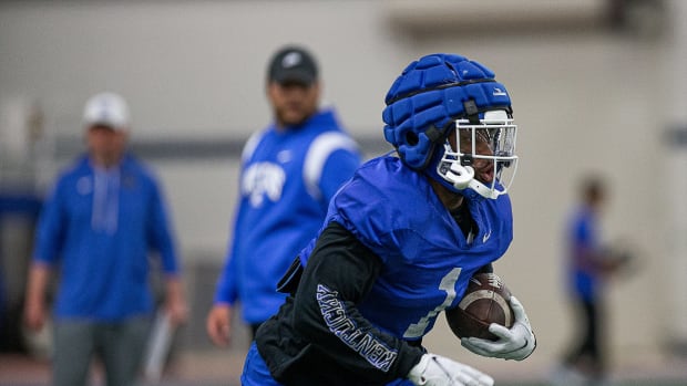 Kentucky running back Ray Davis (1) ran drills as the Wildcats practiced at the Joe Craft Football Training Facility on Tuesday morning in Lexington, Ky. Mar. 21, 2023 Jf Uk Spring Practice Aj4t9934