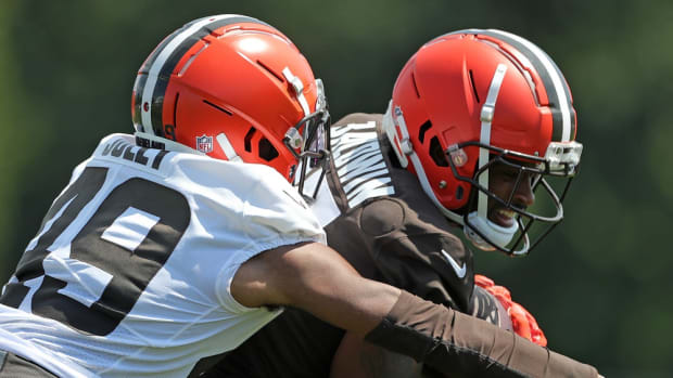 Cleveland Browns wide receiver Daylen Baldwin, right, brings down a pass against cornerback Shaun Jolly during the NFL football team's football training camp in Berea on Wednesday. Camp8 3 8