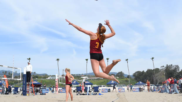 Kelly Claes usc volleyball