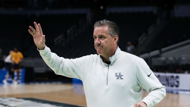 UK head coach John Calipari waves to fans following practice ahead of their NCAA Tournament match up against Saint Peter's at the Gainbridge Fieldhouse in Indianapolis, In. on Mar. 16, 2022. Uk Practice09 Sam