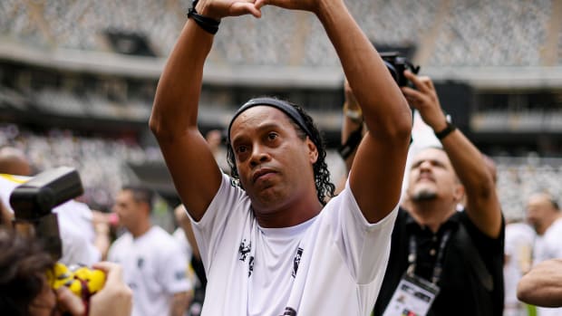 Ronaldinho durante amistoso de Atletico Mineiro en Arena MRV