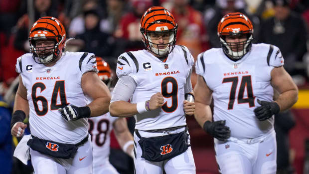 Cincinnati Bengals quarterback Joe Burrow (9) leads the offense on the field in the first quarter of the AFC championship NFL game between the Cincinnati Bengals and the Kansas City Chiefs, Sunday, Jan. 29, 2023, at Arrowhead Stadium in Kansas City, Mo. The Chiefs led 13-6 at halftime. Cincinnati Bengals At Kansas City Chiefs Afc Championship Jan 29 133
