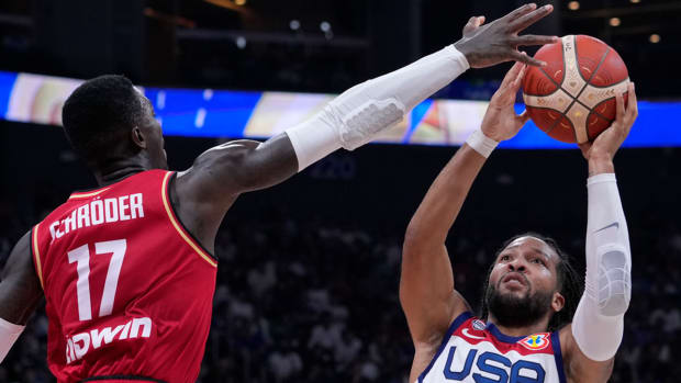 Germany’s Dennis Schroder attempts to block a shot by U.S. guard Jalen Brunson during a FIBA World Cup semifinal game in Manila, Philippines, on Sept. 8, 2023.