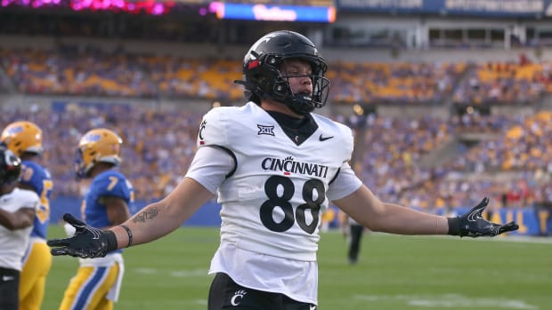 Cincinnati Bearcats tight end Payten Singletary (88) celebrates a touchdown during the first half aghast the Pittsburgh Panthers at Acrisure Stadium in Pittsburgh, PA on September 9, 2023