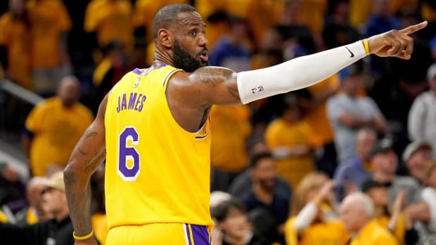Lakers forward LeBron James points out a play in a game.