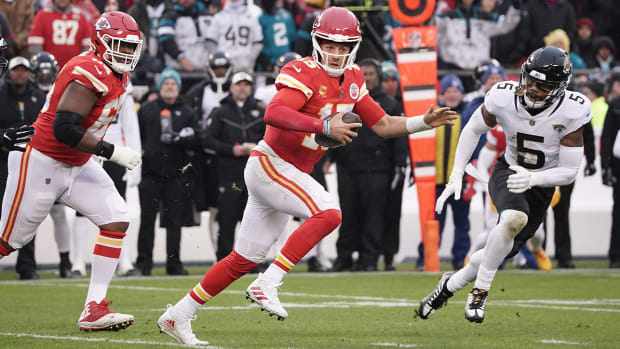 Patrick Mahomes runs in a 2022 playoff game against the Jaguars