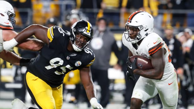 Sep 18, 2023; Pittsburgh, Pennsylvania, USA; Cleveland Browns running back Jerome Ford (34) carries the ball against Pittsburgh Steelers defensive tackle Keeanu Benton (95) during the fourth quarter at Acrisure Stadium. Pittsburgh won 26-22. Mandatory Credit: Charles LeClaire-USA TODAY Sports