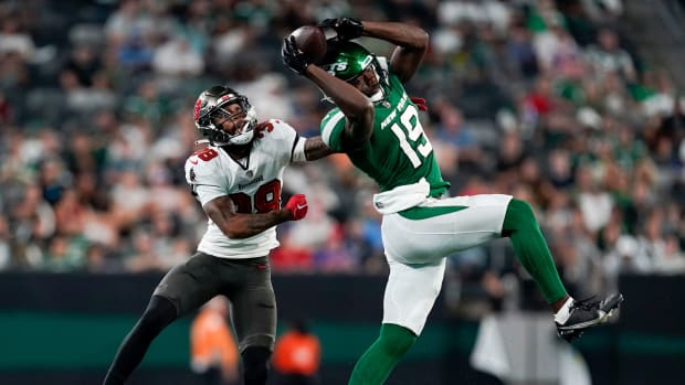 Jets' WR Irvin Charles (19) makes a catch in an NFL Preseason game vs. the Buccaneers