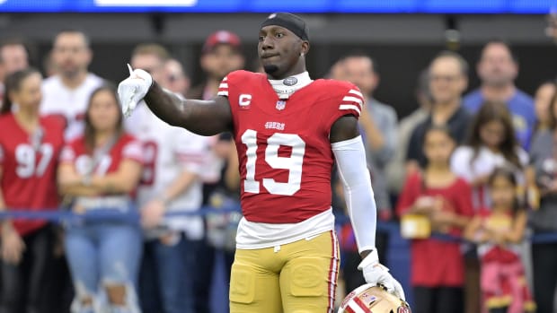 Sep 17, 2023; Inglewood, California, USA; San Francisco 49ers wide receiver Deebo Samuel (19) warms up prior to the game against the Los Angeles Rams at SoFi Stadium.