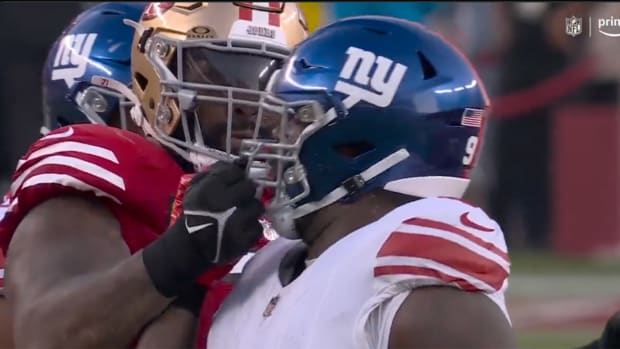 49ers OL Trent Williams punches Giants DT A’Shawn Robinson in the helmet during Week 3.