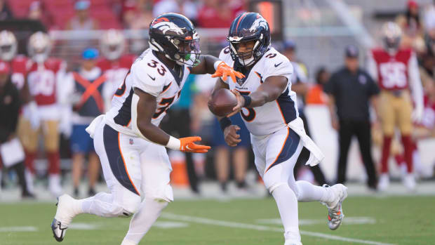 Denver Broncos quarterback Russell Wilson (3) hands off the football to running back Javonte Williams (33) during the first quarter against the San Francisco 49ers at Levi's Stadium.