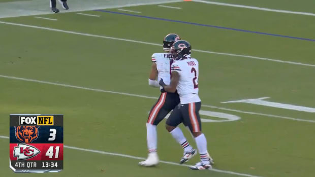 NFL Fans Loved Bears WR DJ Moore Getting Justin Fields Help After Big Hit