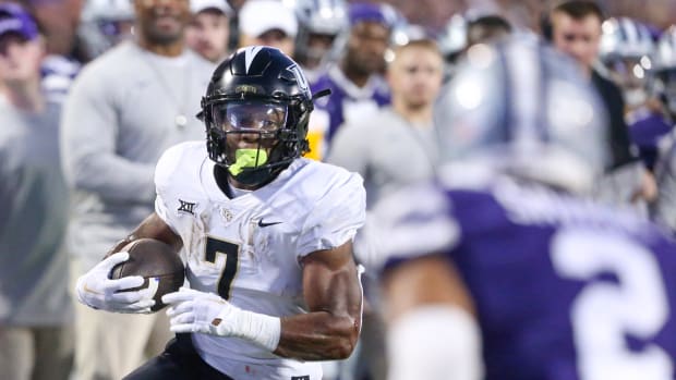Sep 23, 2023; Manhattan, Kansas, USA; UCF Knights running back RJ Harvey (7) looks for room to run during the first quarter against the Kansas State Wildcats at Bill Snyder Family Football Stadium.