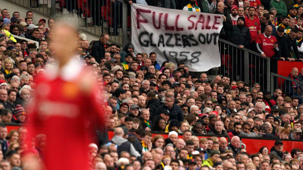 Man United fans protest the Glazer family.