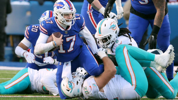 Dolphins players drag Josh Allen to the ground