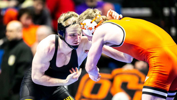 Iowa's Nelson Brands, left, wrestles Oklahoma State's Dustin Plott at 174 pounds for fifth place during the fifth session of the NCAA Division I Wrestling Championships, Saturday, March 18, 2023, at BOK Center in Tulsa, Okla. 230318 Ncaa S5 Wr 005 Jpg