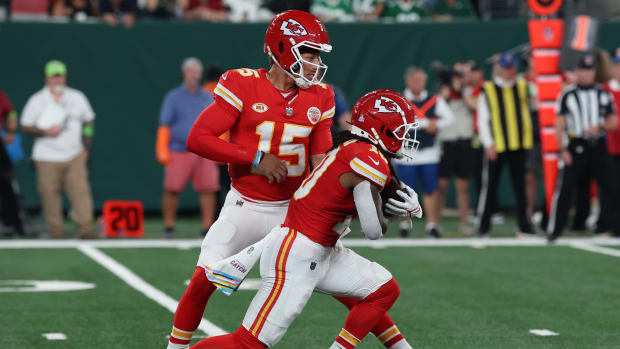 Oct 1, 2023; East Rutherford, New Jersey, USA; Kansas City Chiefs quarterback Patrick Mahomes (15) hands off to running back Isiah Pacheco (10) during the first quarter against the New York Jets at MetLife Stadium. Mandatory Credit: Vincent Carchietta-USA TODAY Sports  