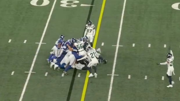 The Giants attempt a “tush push” against the Seahawks.