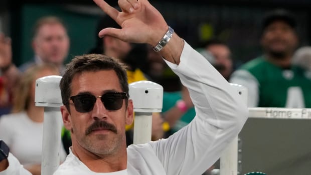 Jets' QB Aaron Rodgers returns to MetLife Stadium on crutches after Achilles surgery