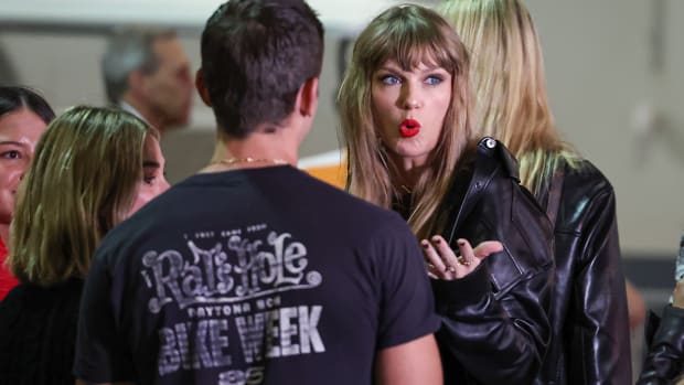 Taylor Swift talks with friends while arriving at MetLife Stadium before the game between the Jets and the Chiefs.