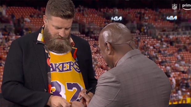 Ryan Fitzpatrick gets a Lakers jersey signed by Magic Johnson ahead of Thursday Night Football.