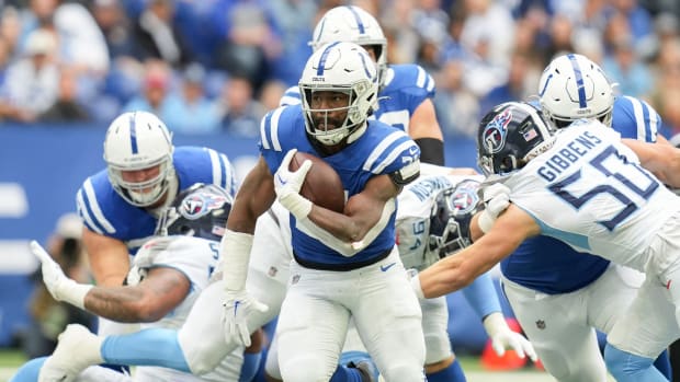 Indianapolis Colts running back Zack Moss (21) rushes the ball for a touchdown Sunday, Oct. 8, 2023, during a game against the Tennessee Titans at Lucas Oil Stadium in Indianapolis.