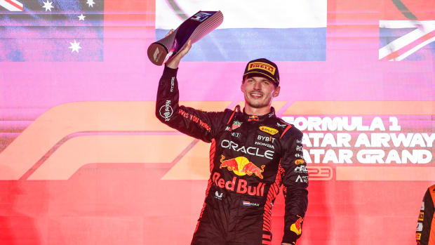 Max Verstappen en lo más alto del podio durante el GP de Qatar