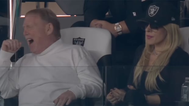 Cameras Seemed to Catch Mark Davis Cursing Someone Out After Raiders Failed to Score TD