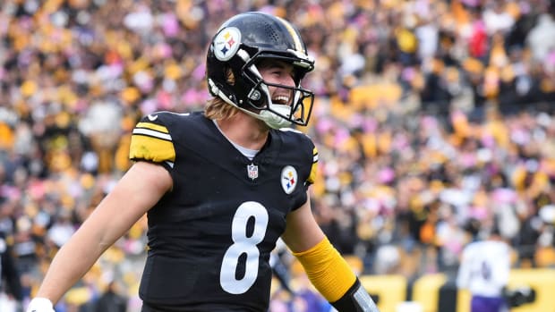 Texans down Steelers, who lose QB Kenny Pickett to knee injury
