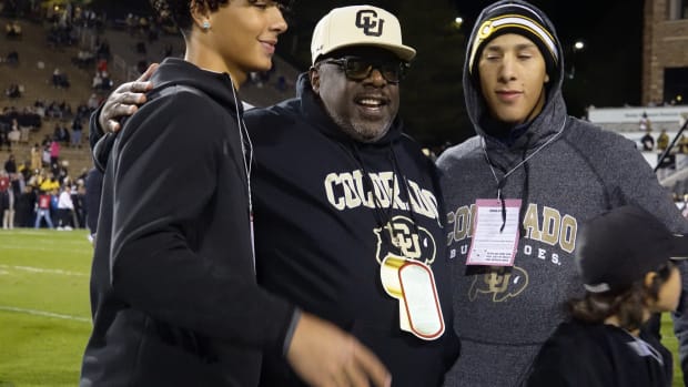 Cedric the Entertainer on the sidelines at Colorado