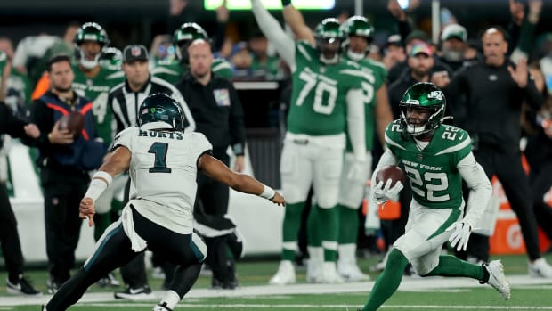 Jets' safety Tony Adams (22) intercepts Eagles' QB Jalen Hurts (1)