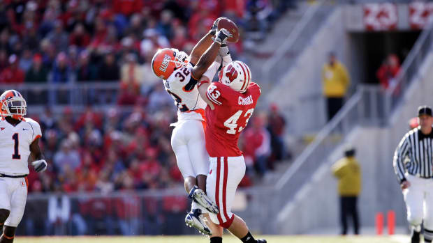 October 28, 2006; Madison, WI, USA; Wisconsin Badgers tight end (43) Andy Crooks and Illinois defensive back (32) Justin Harrison battle for a pass during the first quarter at Camp Randall Stadium. Mandatory Credit: Photo By Jeff Hanisch-USA TODAY Sports Copyright (c) 2006 Jeff Hanisch