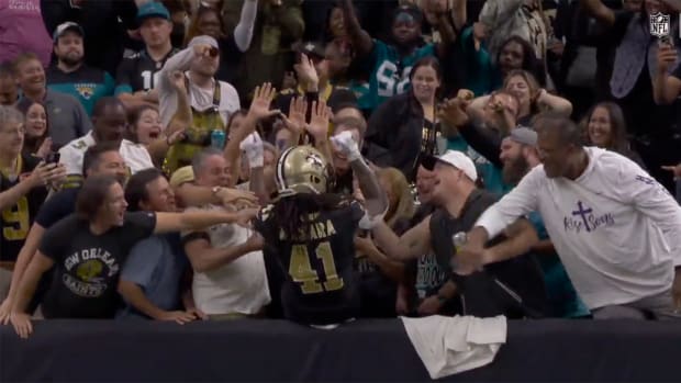 Saints running back Alvin Kamara celebrated his game-tying two-point conversion with fans.