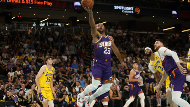 Phoenix Suns guard Eric Gordon (23) drives to the basket during the first quarter against the Los Angeles Lakers at Acrisure Arena.