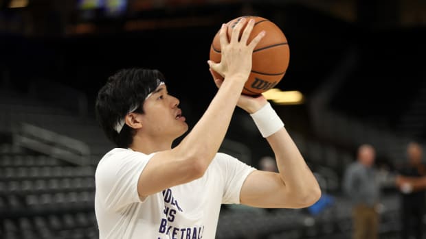 Phoenix Suns forward Yuta Watanabe (18) warms up before the game against the Los Angeles Lakers at Acrisure Arena.
