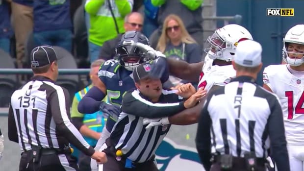 Seahawks linebacker Jordyn Brooks (left) and Cardinals left tackle D.J. Humphries (right) get into an altercation during Sunday’s game in Seattle.