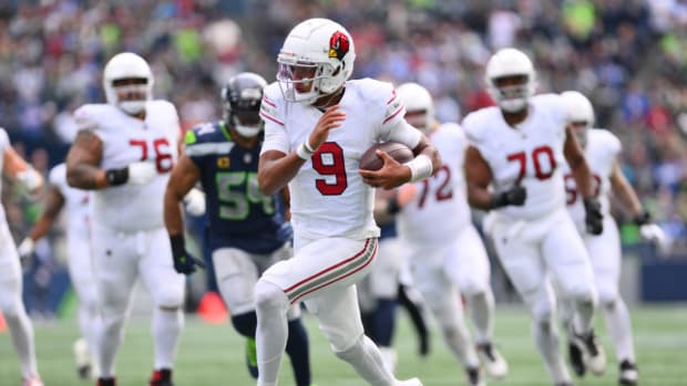 Arizona Cardinals quarterback Joshua Dobbs (9) runs the ball in for a touchdown against the Seattle Seahawks during the first half at Lumen Field.