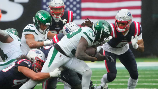 Jets' RB Dalvin Cook gets swallowed up by the Patriots' run defense