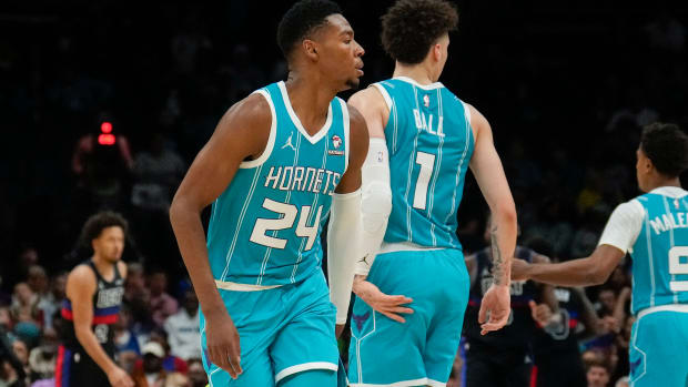 Should the Charlotte Hornets Do This Slick Uniform Redesign? - Sports  Illustrated Charlotte Hornets News, Analysis and More