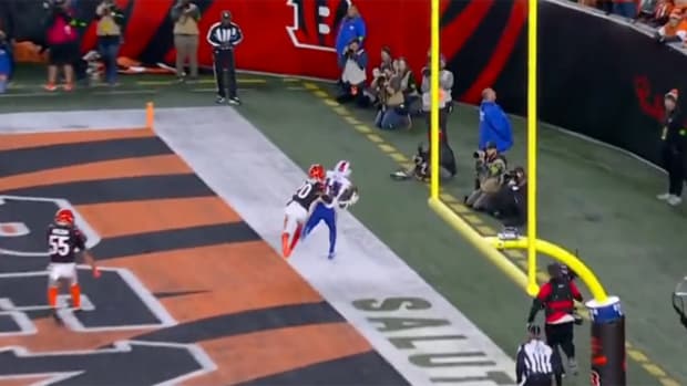 Bills wide receiver Stefon Diggs catches a two-point conversion against the Bengals.