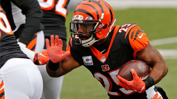 Cincinnati Bengals running back Giovani Bernard (25) runs the ball in the first quarter of the NFL Week 7 game between the Cincinnati Bengals and the Cleveland Browns at Paul Brown Stadium in downtown Cincinnati on Sunday, Oct. 25, 2020. The Bengals led 17-10 at halftime. Cleveland Browns At Cincinnati Bengals