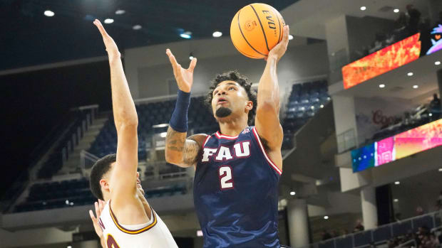 Florida Atlantic guard Nicholas Boyd (2) shoots over Loyola Chicago guard Jalen Quinn (2) during the second half of a game.