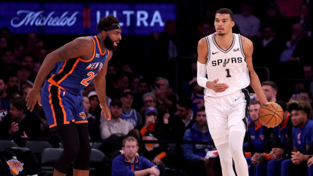 New York Knicks center Mitchell Robinson and San Antonio Spurs rookie Victor Wembanyama.