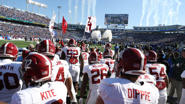 Alabama football team runs out of the tunnel at Kentucky