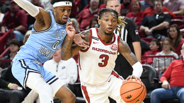 Razorbacks El Ellis during the game with Old Dominion